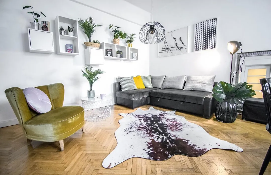 Lion Apartments - Gold-1