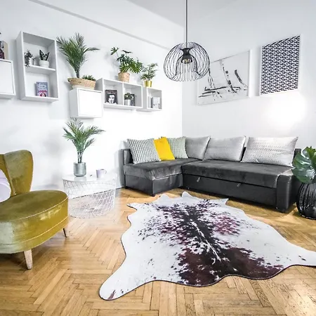 Lion Apartments - Gold-3